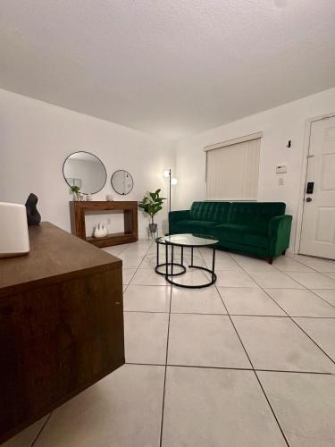 Beautiful 2brm condo w free parking fast WiFi in The Crossings