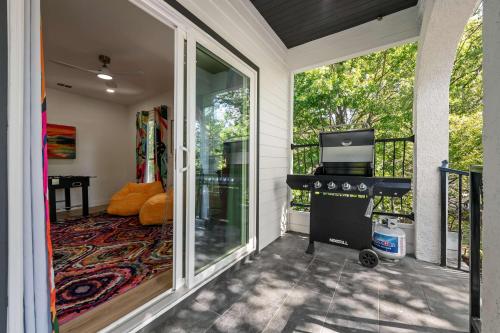 6Br 4Bath Home Just 5 Minutes to Lower Greenville in Джуниус-Хайтс