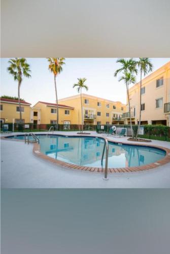 Beautiful 2brm condo w free parking fast WiFi in The Crossings