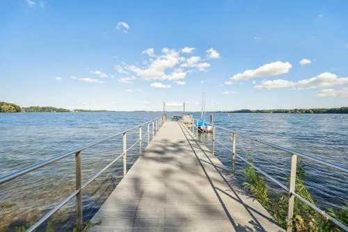 Plöner See bei Plön, mit Panoramablick auf den See in Dersau, Deutschland
