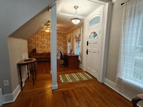 Italian charm villa in Newton