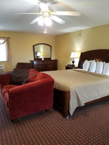Econo Lodge Inn & Suites Bryant in Bryant, USA