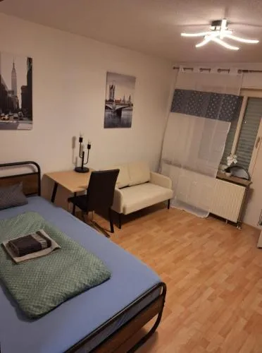 Kleines Appartement mit Terasse in Karlsruhe, Deutschland