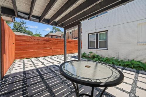 Work & Play 4 BR Escape with Pool near The Music Box Theater