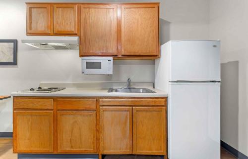 Konyha, Extended Stay America Select Suites - Fort Myers in Fort Myers (Florida)