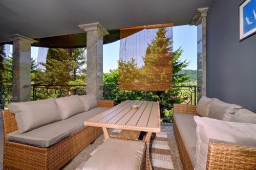 ระเบียง/ชานเรือน, Family friendly house with a swimming pool Benkovec, Zagorje - 24902 in ตราโคสชัน