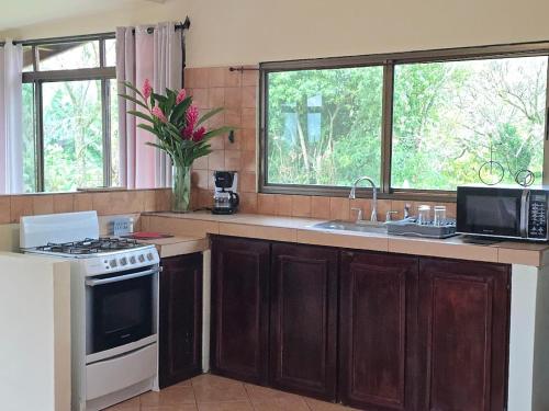 Konyha, El Santuario Ecolodge - Hotel & Dorms in Los Naranjos