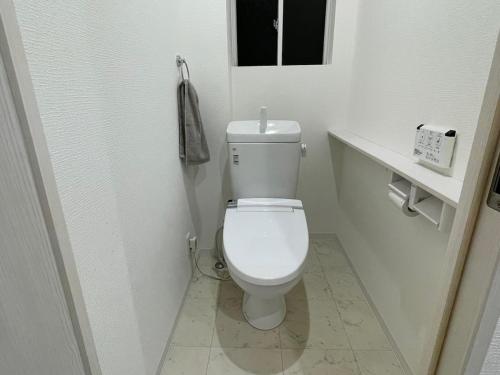 Great location with direct access to Umeda and Namba! Sekime private lodging with a king bed and games