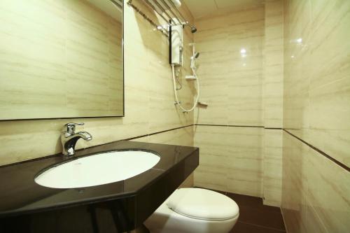 Bathroom, AG Hotel in Gelugor