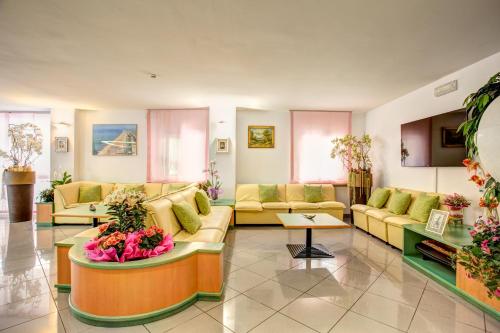 Hotel Oregon - image 8
