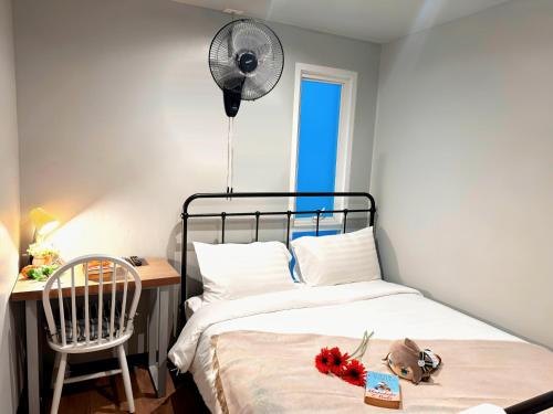 room detail thumbnail 1