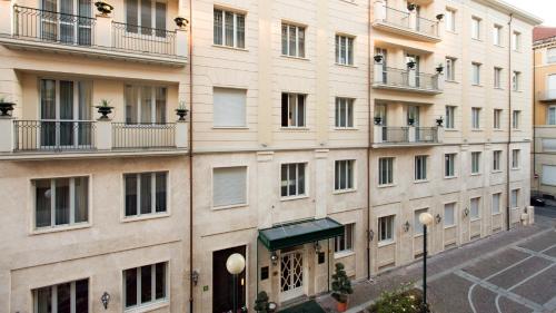 Bejárat, Hotel Victoria near Vittorio Veneto Tér