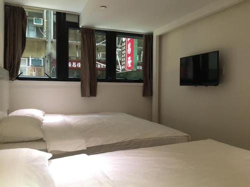 Homy Central Room Type - Triple Room with City View