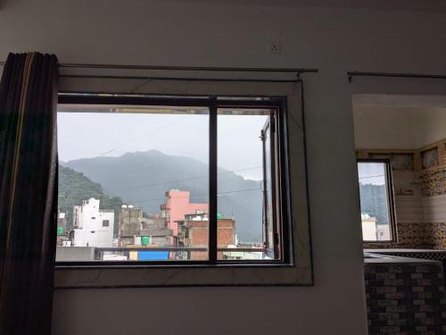 MOONSHIVA STAY and CAFE in Tapovan