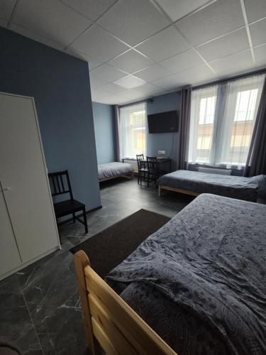 3 twin beds