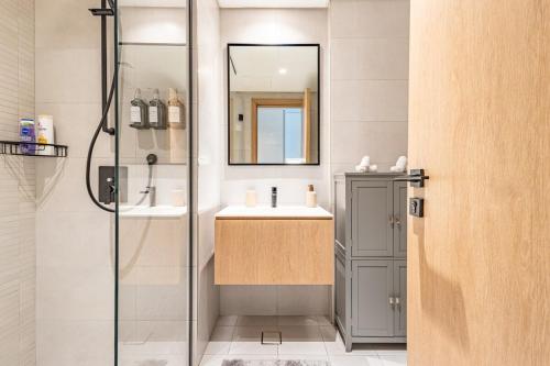 Deluxe Studio Business Bay - Balcony City Skyline Views, Dubai (photo 6)