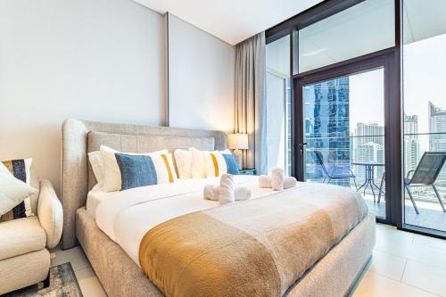 Deluxe Studio Business Bay - Balcony City Skyline Views, Dubai (photo 8)