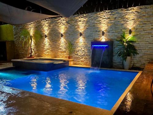 Moderna Casa con piscina , jacuzzi y generador electrico in ปวยร์โต บาริโอส