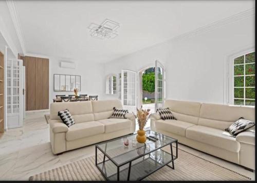 Premium house in Mougins with Private Tennis in Мужен