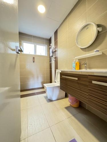 Bathroom, Rich field Cameron Highlands Homestay-Peony Square-3BDR 2BTH-8PAX in Kuala Terla