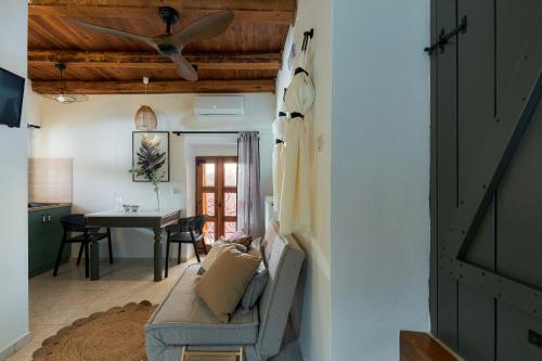 Shared lounge/TV area, Petronikoli Traditional House in Nikos Kazantzakis