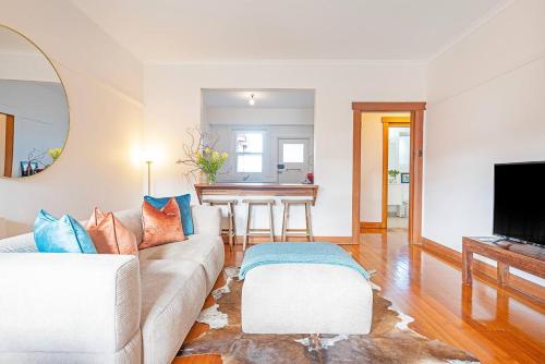 'Braelands by the Beach' Sun-kissed Sandy Bay Escape — other in Unit 5 601 Sandy Bay Road, Sandy Bay Australia, 7005