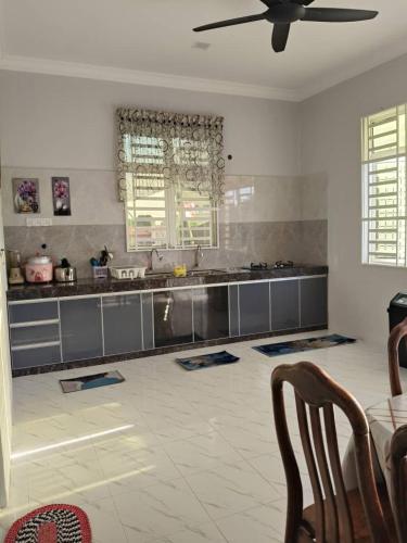 Homestay and roomstay Din 5555 in Pengkalan Kubor