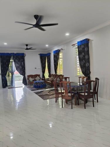 Homestay and roomstay Din 5555 in Pengkalan Kubor