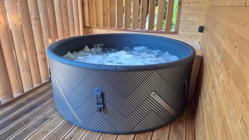 อ่างแช่น้ำร้อน, Villa Amalia Apartment 2 in มิลเซติซี