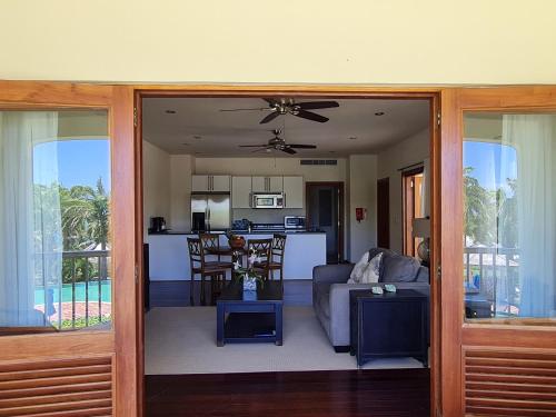 The Hideaway 1-Bedroom Suite, Pool - Beach & Restaurant in 弗里敦