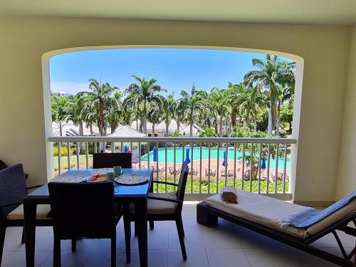 The Hideaway 1-Bedroom Suite, Pool - Beach & Restaurant in 弗里敦