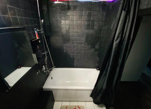 Black Apartment at Blossom Hill, Tallinn (photo 9)