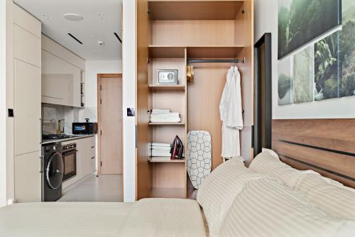 Modern Studio w/ Pool & Gym | Prime JVC Location - image 14