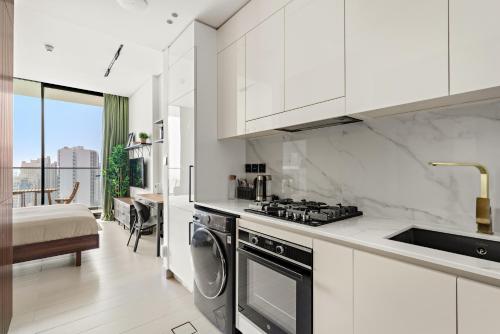 Modern Studio w/ Pool & Gym | Prime JVC Location 