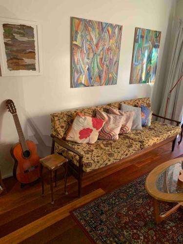 Sunny 2 bedroom quiet flat close to city and parks