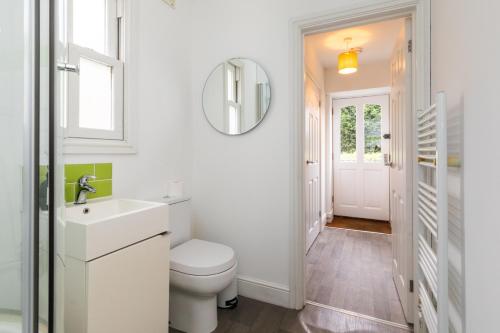 Old Farmhouse - Brand New Apartment - Free Parking - Central Bath, Bath (photo 9)