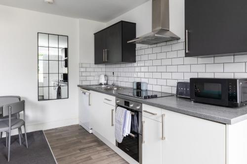 Old Farmhouse - Brand New Apartment - Free Parking - Central Bath, Bath (photo 10)
