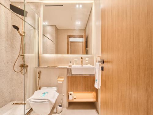 FAM Living Minimalist 1BR Gem in Binghatti Amber, Dubai (foto 7)