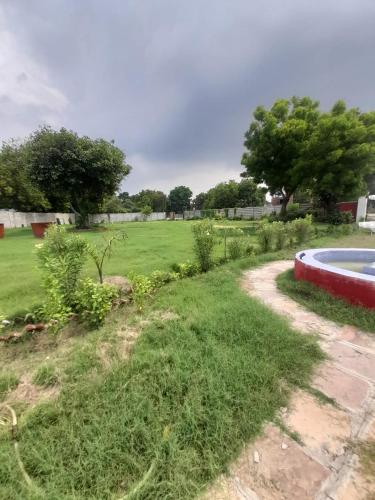 Kert, The New View Inn in Ramnagar