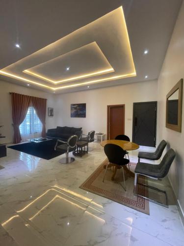 EUNICELANd, Lekki