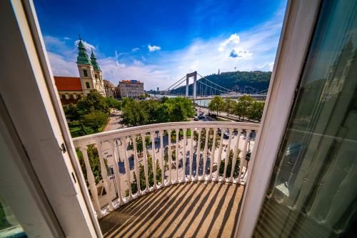 Budapest Riverfront Suite 2