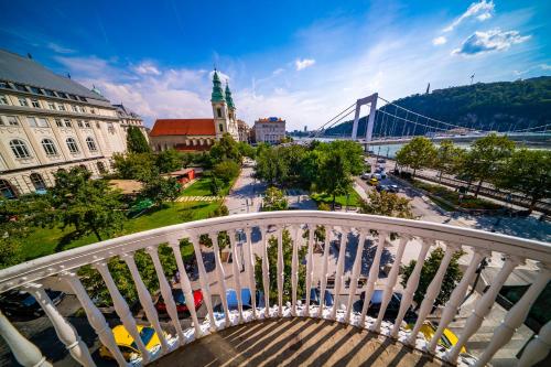 Budapest Riverfront Suite 5