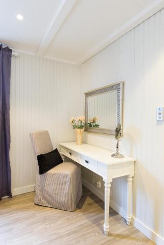 Fru Haugans Hotel - image 4