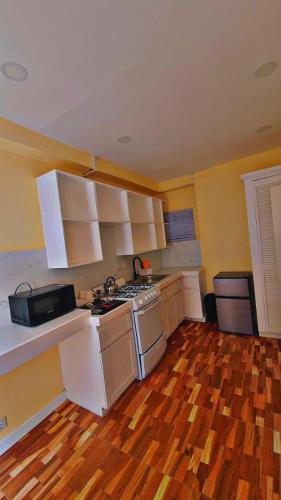 Oceanview suites Midtown in เซนต์จอร์จ