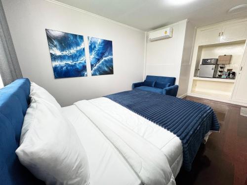 EM HOME Sukhumvit Bangkok - near Terminal 21 EM District Malls BTS and MRT Lines - image 7