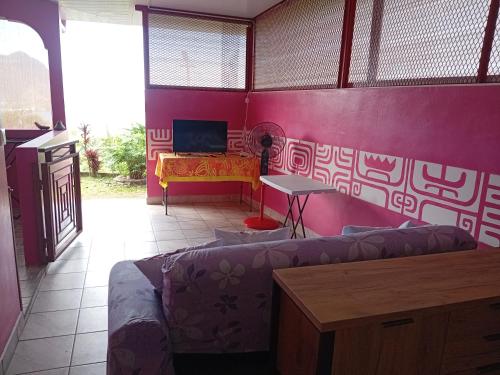 ห้องส่วนกลางสำหรับนั่งเล่น/ดูทีวี, CHEZ ALIZHIA in นูกู ฮีวา