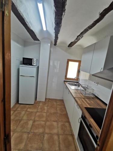 virtuve, Casa Rural y Albergue Tormon in Alobras