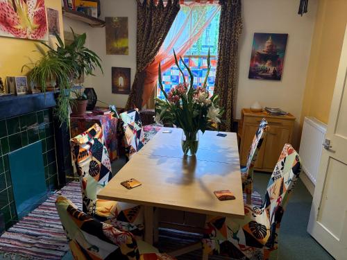 Homestay in The Heart Of Avalon in Glastonbury