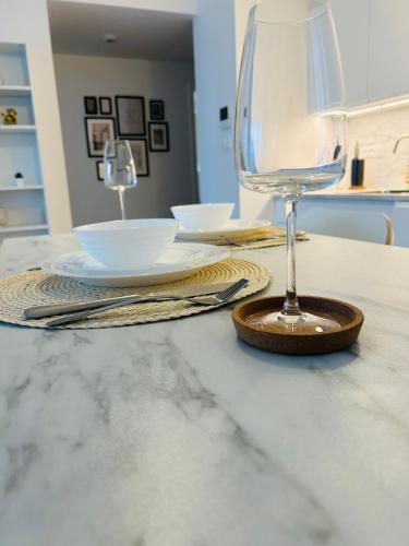 Stylish 19th-Floor Klingerka Apartment with Stunning Castle Views & Free Parking, Братислава (фото 10)