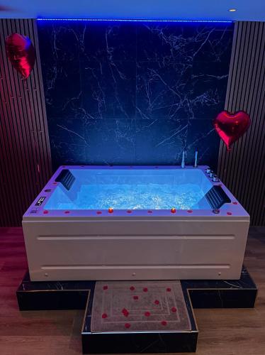 Джакузі, BALNEO - SAUNA - WIFi - LA CLÉ DU DÉSIR (BALNEO - SAUNA - WIFi - LA CLE DU DESIR) in Лонгвік